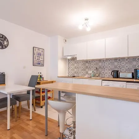 Centre - Cozy Ap With Terrace & Parking Apartment *