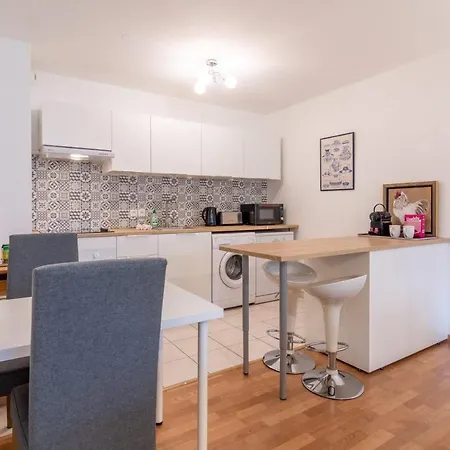 Centre - Cozy Ap With Terrace & Parking Apartment